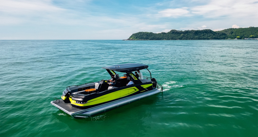 Pontoon Boats: o que são e por que são ideais para o lazer em família?